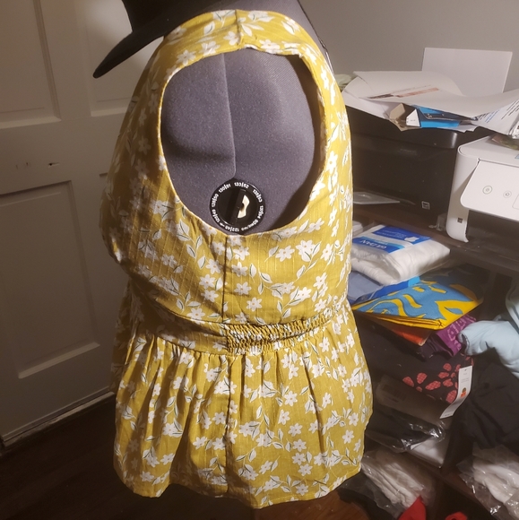 Yellow and white floral print sleeveless 2xl top - Picture 2 of 4